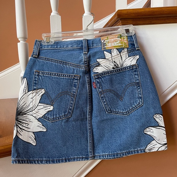 COPY - Levi’s X Farm Rio NWT 26 jean skirt-LAST ONE - Picture 4 of 15